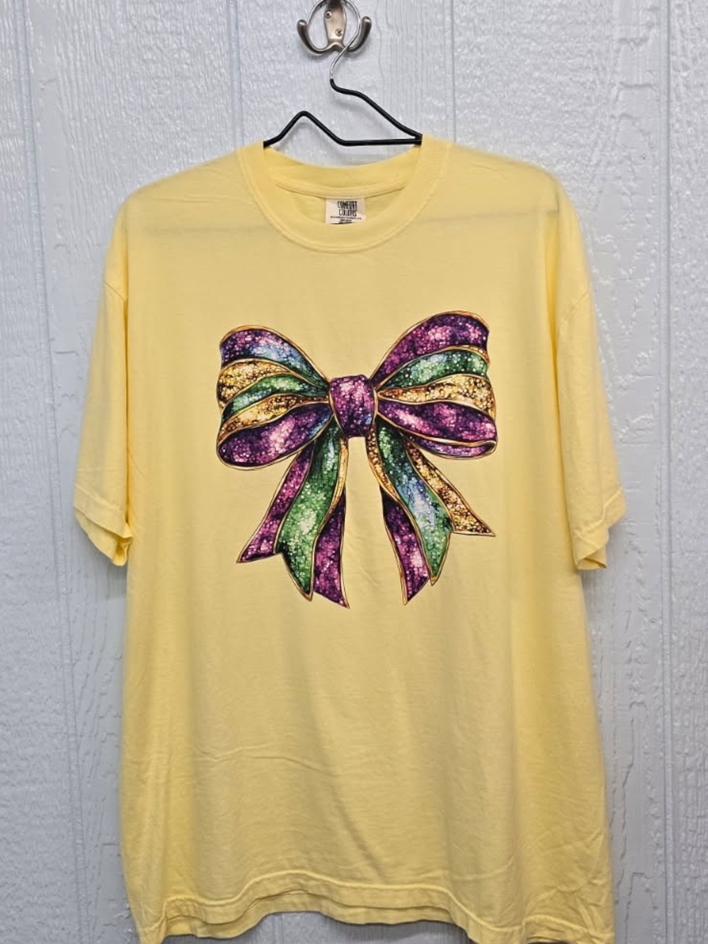 New XL Mardi Gras Faux Glitter Bow Comfort Colors Pale Yellow Crewneck Tee